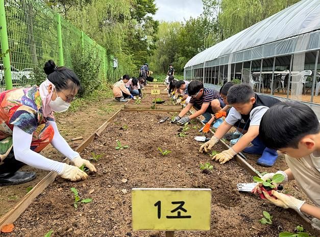 지난해 어린이농부학교 참여하는 어린이들의 모습