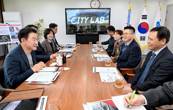 3월 17일 대만의 산업용 러기드 컴퓨팅 솔루션 개발 및 제조 기업인 ‘윈메이트(Winmate Inc.)’의 켄 루(Ken Lu) 회장 등 기업 관계자가 의정부시를 방문해 향후 협력 가능성을 논의했다.